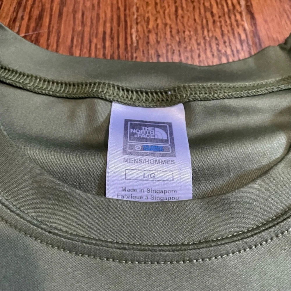 The North Face Hunter Green Long‎ Sleeved Wick Away Tee Size Large